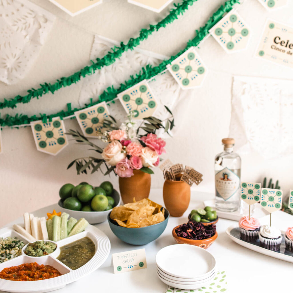 Printable Cinco de Mayo decorations for your wall and party table.